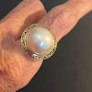 Stunning 14K Gold Mabe Pearl Ring - Size 6